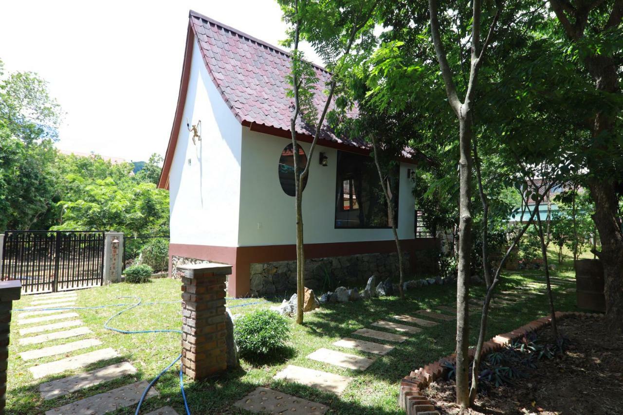 Tropical Valley Homestay - Villas Фонгня Экстерьер фото